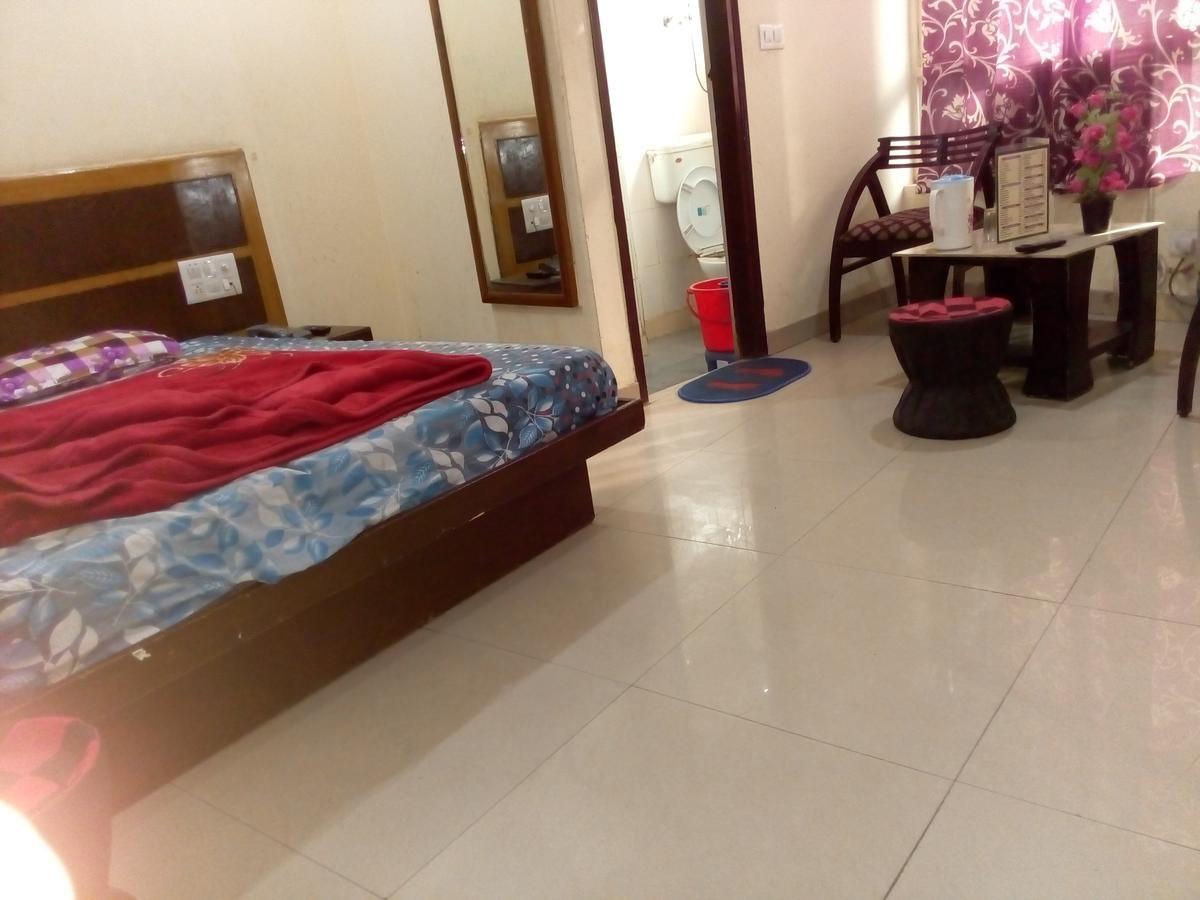 Star International Hotel New Delhi Buitenkant foto